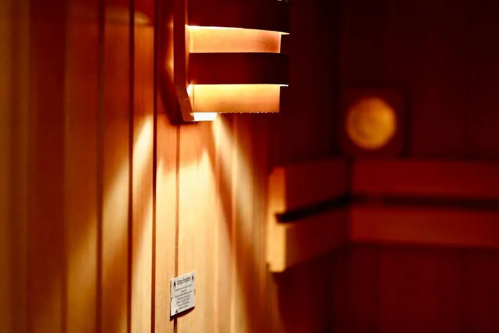 شقة Helle Kellerwohnung Im Gruenen Mit Sauna كولونيا